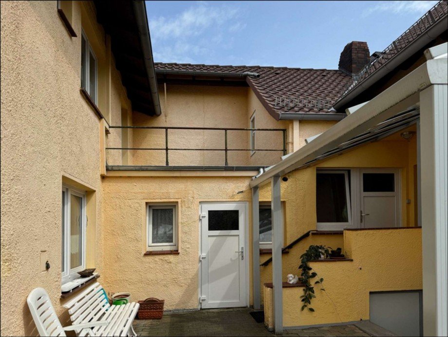 Innenhof mit Blick zur Terrasse im Obergeschoss Mehrfamilienhaus Wolfsburg