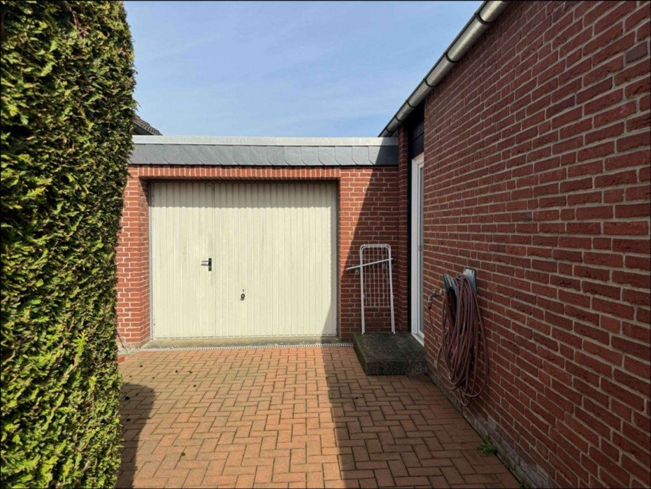 Garage - Zugang vom Garten Einfamilienhaus Wolfsburg